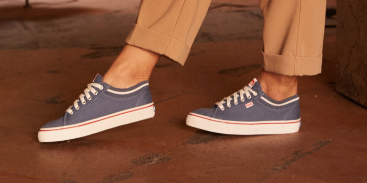 Crea looks noventeros con tus tenis Keds