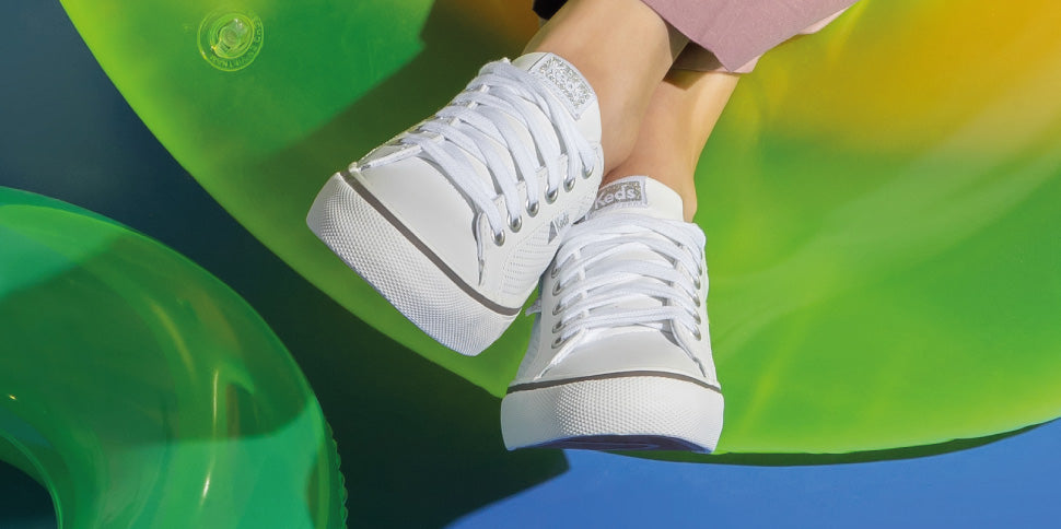 ¿De vacaciones? Lleva tus tenis blancos