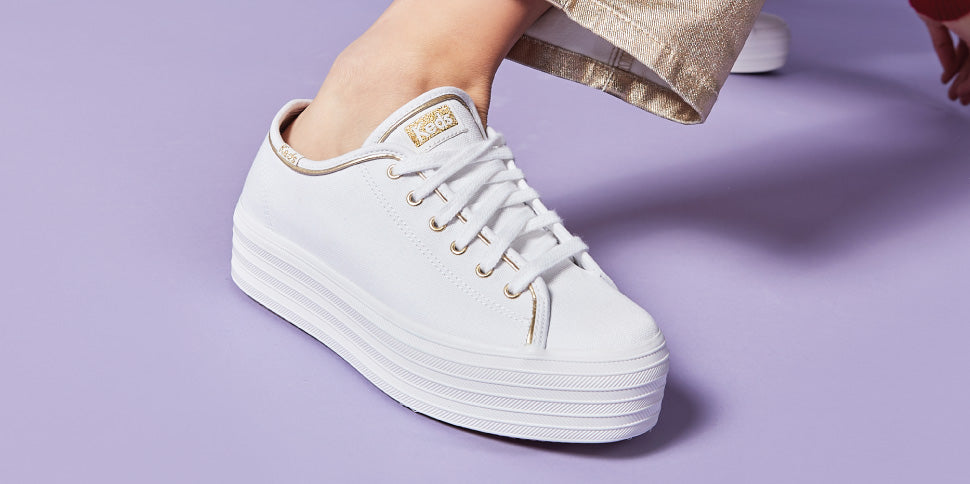 Inspírate: looks elegantes con tenis blancos